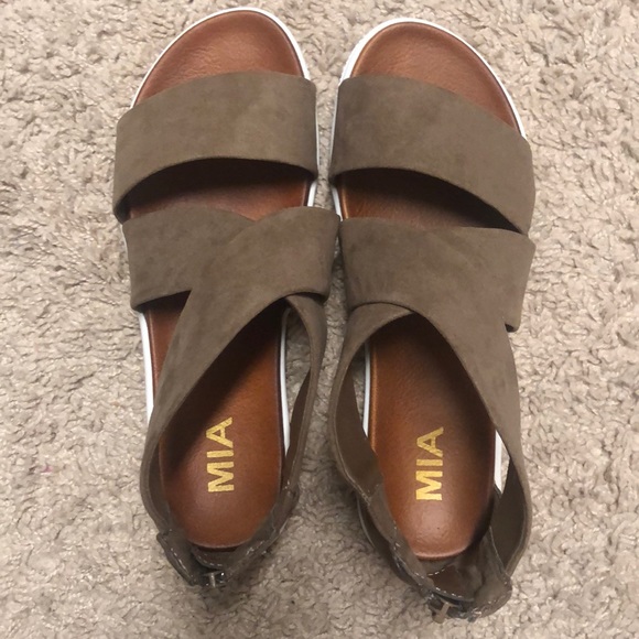 mia deana sandals taupe